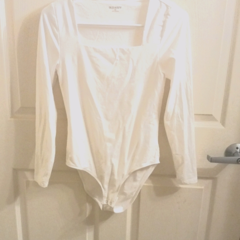 Old Navy M Bodysuit/Top White Long Sleeves Flattering Neckline Stretchy …